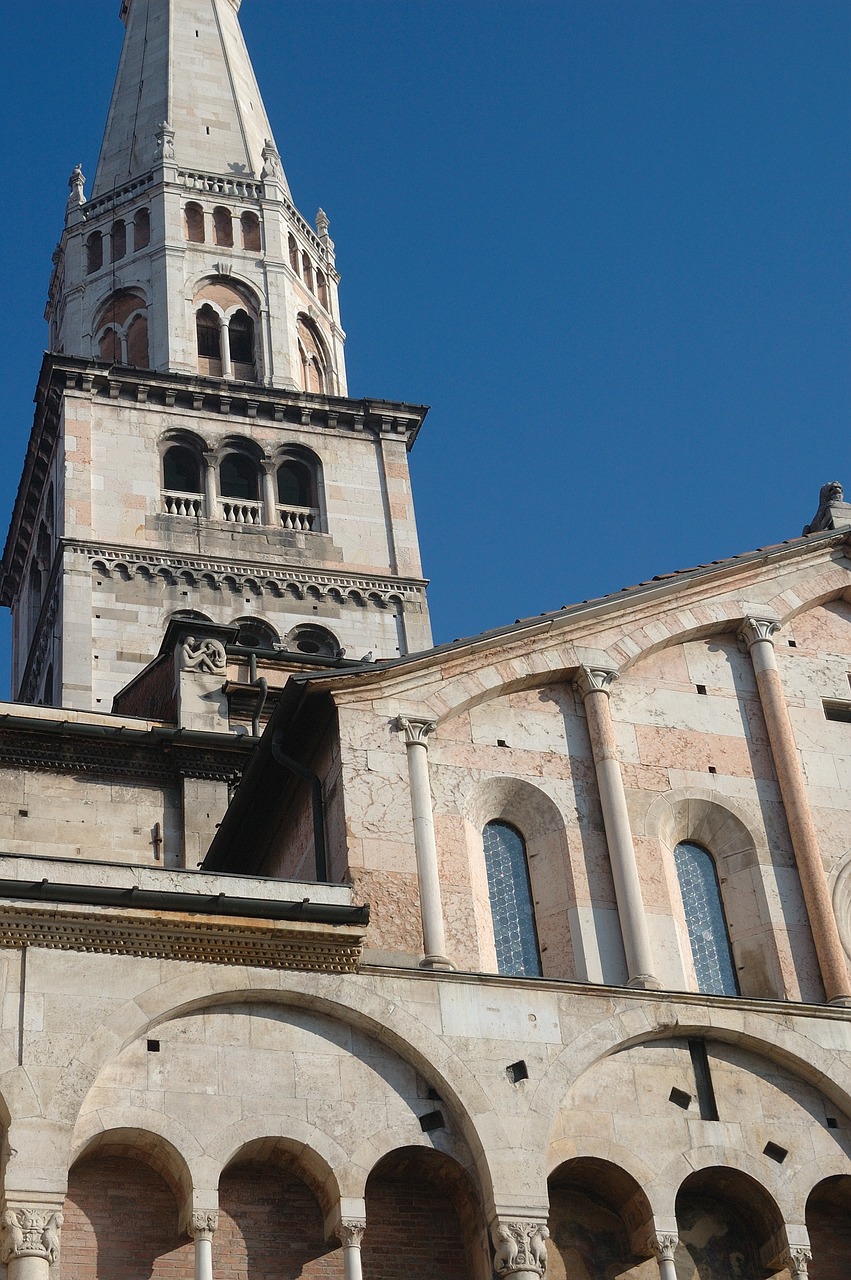 cathedral-of-modena-348487_1280